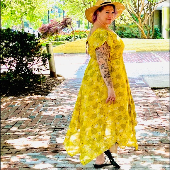 Handkerchief hemmed dress - Picture 3 of 3